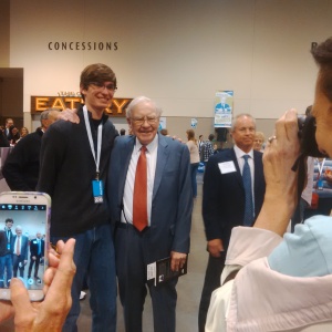 Buffett taking pictures with attendees Friday at the exhibition hall.